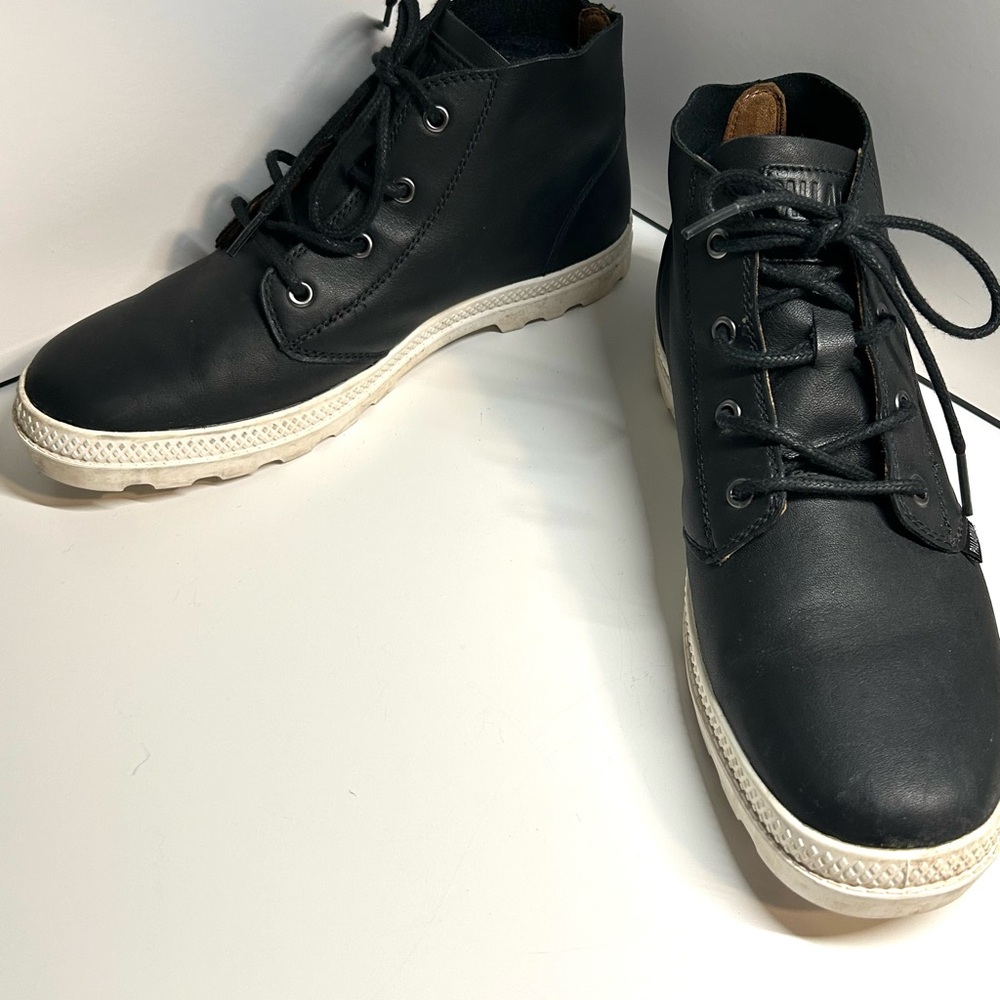 Palladium Women's Pampa Free Leather Black‎ Hiking Boots in Size 9